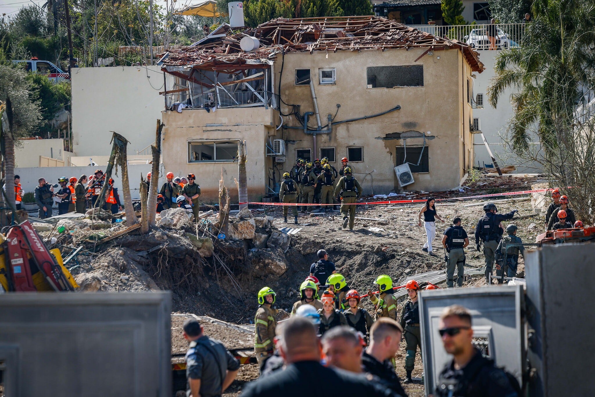 Several hurt as Iranian missile hits Jerusalem-area town; Hezbollah continues to strike north