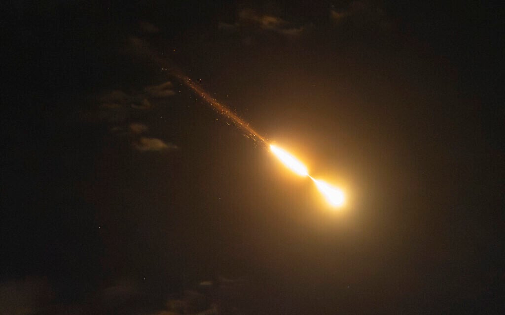 An Iranian ballistic missile fired at Israel is seen from Jerusalem, March 28, 2026. (Yonatan Sindel/Flash90/File)
