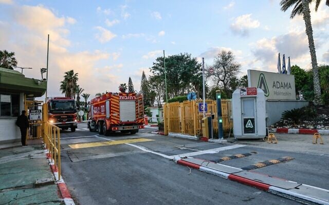 Fire trucks enter a factory in the Neot Hovav industrial zone in the Negev after an Iranian missile impacted and caused a blaze there, March 29, 2026. (Tsafrir Abayov/Flash90)