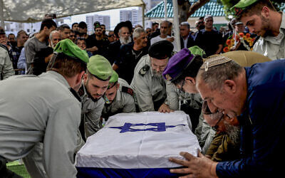 Family and friends of slain IDF soldier Cpt. Noam Madmoni attend his funeral at the Sderot Military Cemetery, March 31, 2026. (Tsafrir Abayov/Flash90)