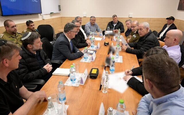 Prime Minister Benjamin Netanyahu meets with senior ministers, advisers and security chiefs amid the war in Iran, on March 5, 2026. (Avi Ohayon/GPO)