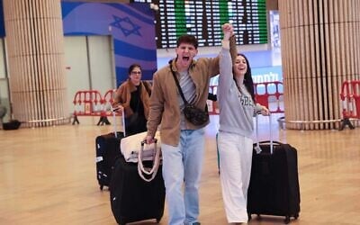 An Israeli couple arrives at Tel Aviv's Ben Gurion Airport on first repatriation flights on March 5, 2026. (Courtesy of the Israel Airports Authority)