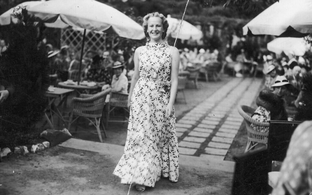Fashion show at Art and Fashion Café, Warsaw, 1930s (Public domain via Polish National Digital Archives)