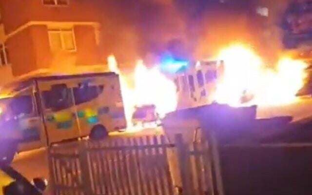 Ambulances belonging to the Jewish Hatzola organization go up in flames in Golders Green, London, March 23, 2026. (Screenshot: X; used in accordance with Clause 27a of the Copyright Law)