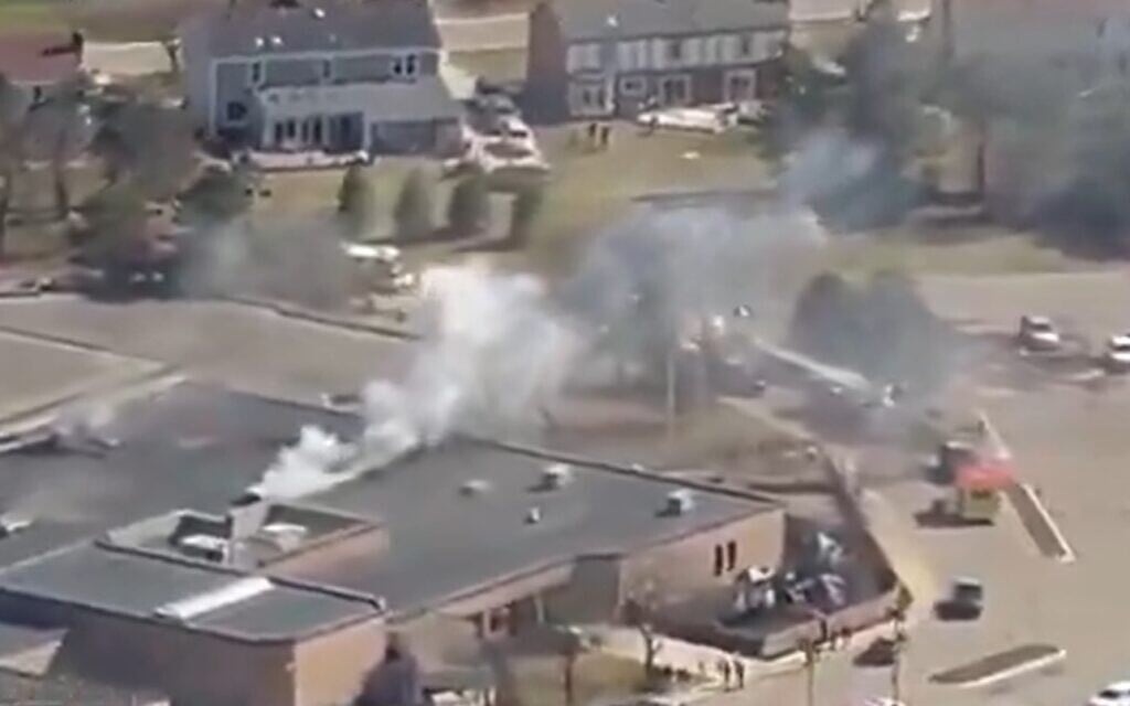 The scene of a ramming and shooting attack at Temple Israel, in West Bloomfield, near Detroit, Michigan, March 12, 2026. (Screenshot: X; used in accordance with Clause 27a of the Copyright Law) The scene of a ramming and shooting attack at Temple Israel, in West Bloomfield, near Detroit, Michigan, March 12, 2026. (Screenshot: X; used in accordance with Clause 27a of the Copyright Law)
