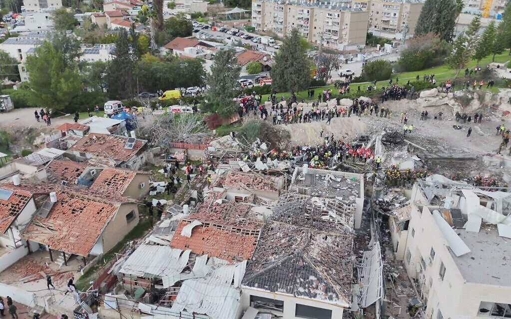 The scene of a lethal Iranian missile impact in Beit Shemesh on March 1, 2026. (United Hatzalah)