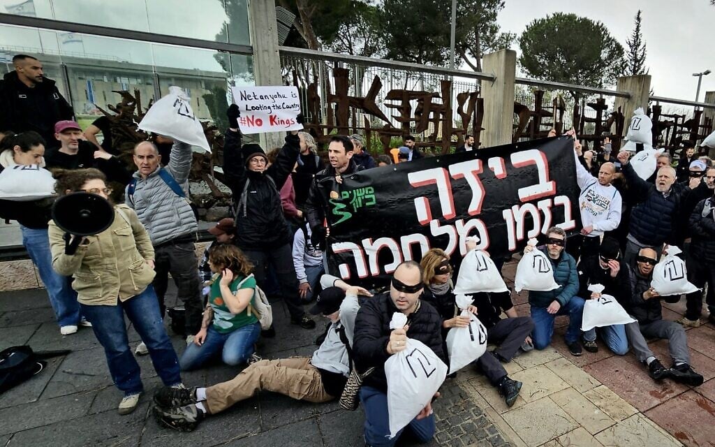 Protesters demonstrate against the annual state budget at the entrance of the Knesset, in Jerusalem, March 30, 2026. (Udi Salmanovich/Pro-Democracy Protest Movement)