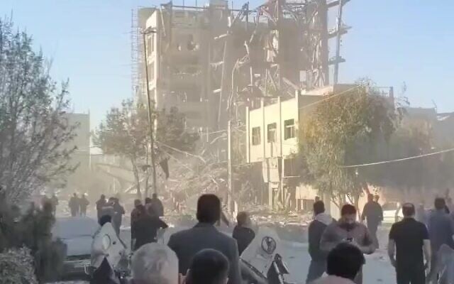 Footage of the Israeli strike on a building in the Iranian city of Qom where a body was set to choose Iran's new supreme leader on March 3, 2026. (Screenshot: X; used in accordance with Clause 27a of the Copyright Law)