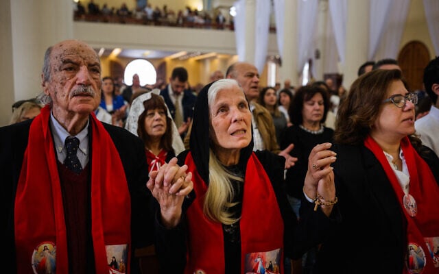 Lebanese Maronite Christian worshippers pray during the Easter Sunday service at the Saint Antoine Church in Beirut on April 5, 2026. (Dimitar Dilkoff / AFP) Lebanese Maronite Christian worshippers pray during the Easter Sunday service at the Saint Antoine Church in Beirut on April 5, 2026. (Dimitar Dilkoff / AFP)