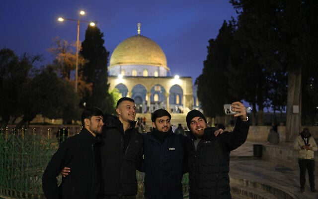 Holy sites reopen in Jerusalems Old City after over a month of closure