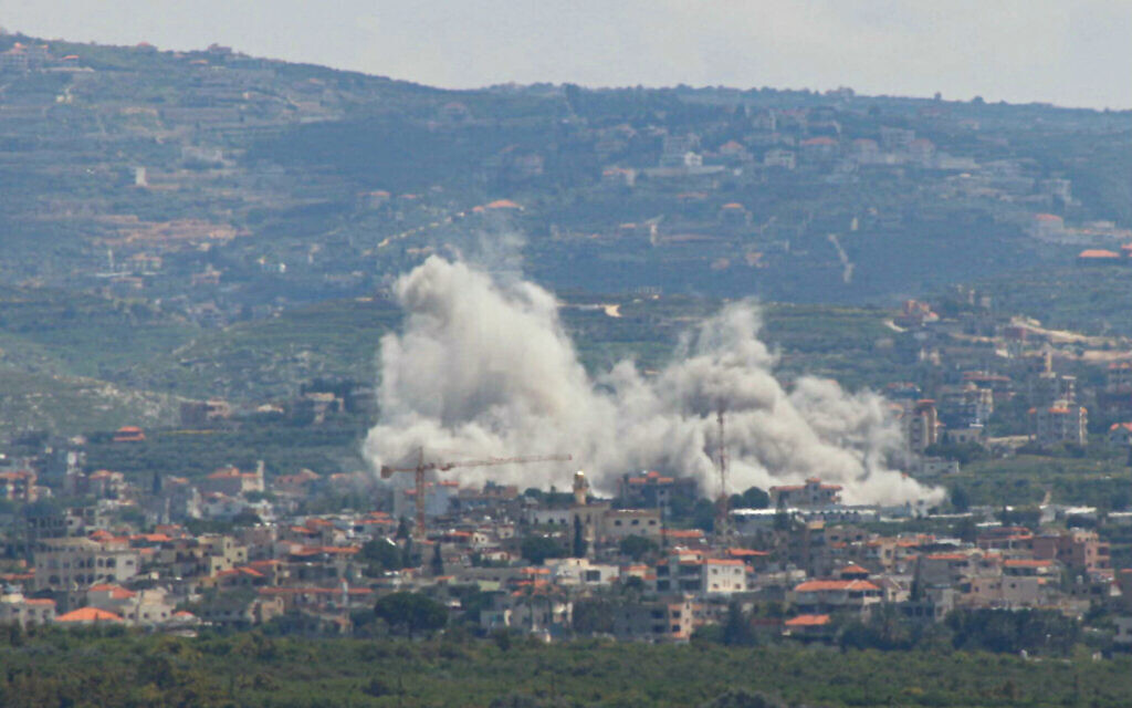 Smoke rises from the site of an Israeli airstrike that targeted the village of Sammaaiyeh, seen from the southern Lebanese area of Tyre, on April 13, 2026 (Kawnat HAJU / AFP)