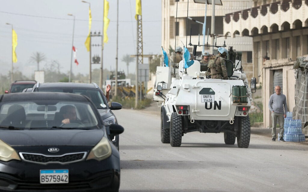 A French contingent of the United Nations Interim Force in Lebanon (UNIFIL) patrols the area as displaced residents make their way back to their homes in the southern Lebanese area of Al-Qasmiyeh on April 18, 2026.(MAHMOUD ZAYYAT / AFP) A French contingent of the United Nations Interim Force in Lebanon (UNIFIL) patrols the area as displaced residents make their way back to their homes in the southern Lebanese area of Al-Qasmiyeh on April 18, 2026.(MAHMOUD ZAYYAT / AFP)