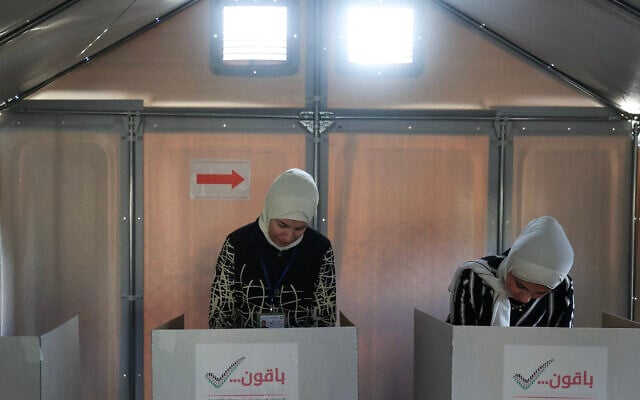 A Palestinian candidate (L) and a voter cast their ballots in a makeshift polling station during municipal elections in Deir el-Balah, Gaza Strip, on April 25, 2026 (Eyad Baba / AFP) A Palestinian candidate (L) and a voter cast their ballots in a makeshift polling station during municipal elections in Deir el-Balah, Gaza Strip, on April 25, 2026 (Eyad Baba / AFP)