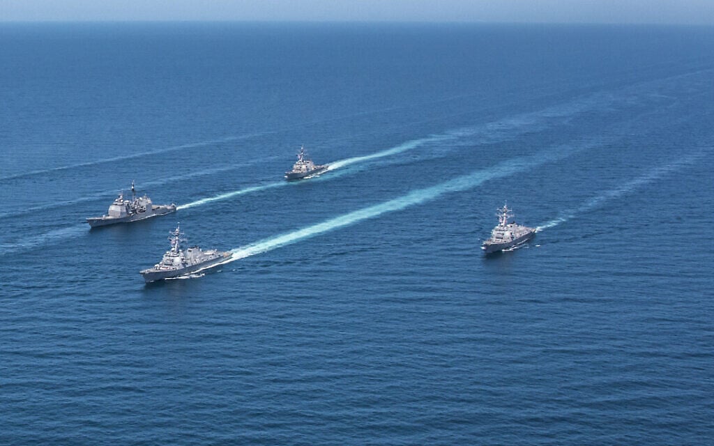US says Navy destroyers working to de-mine Strait of Hormuz