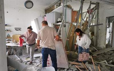 People inspect a house damaged by an Iranian cluster bomb in Ramat Gan, Israel, April 3, 2026. (AP Photo/Maya Levin) People inspect a house damaged by an Iranian cluster bomb in Ramat Gan, Israel, April 3, 2026. (AP Photo/Maya Levin)