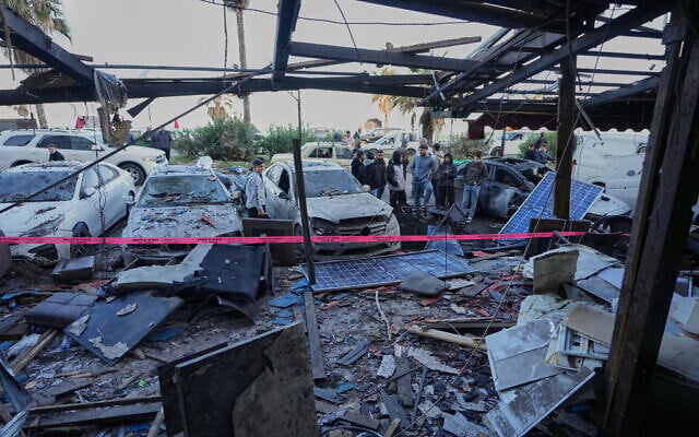 People check the damage of a coffeeshop at the site of an Israeli strike in the southern port city of Sidon, Lebanon, Wednesday, April, 8, 2026. (AP Photo/Mohammed Zaatari) People check the damage of a coffeeshop at the site of an Israeli strike in the southern port city of Sidon, Lebanon, Wednesday, April, 8, 2026. (AP Photo/Mohammed Zaatari)