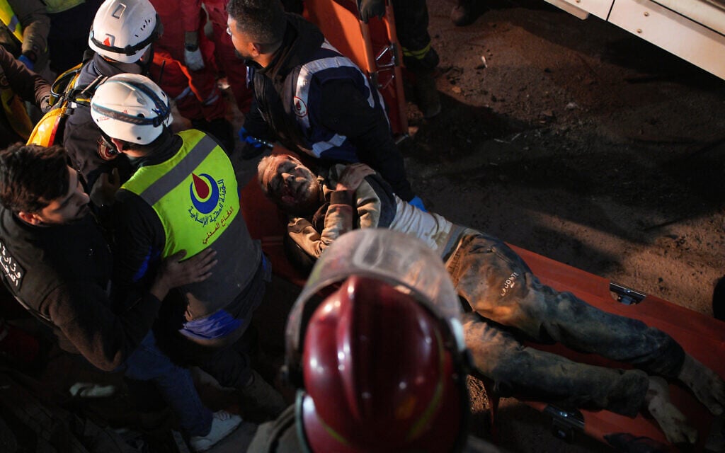 Rescuers carry an injured man from a destroyed building that was hit in an Israeli airstrike in central Beirut, Lebanon, Wednesday, April 8, 2026. (AP Photo/Emilio Morenatti) Rescuers carry an injured man from a destroyed building that was hit in an Israeli airstrike in central Beirut, Lebanon, Wednesday, April 8, 2026. (AP Photo/Emilio Morenatti)