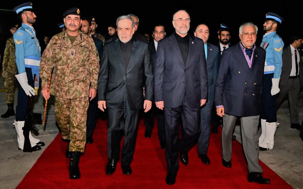 Arriving in Pakistan, Iran’s top negotiator demands US accept ‘preconditions’ before talks start