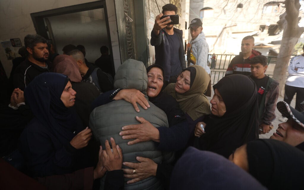 Palestinians mourn over a mother and her children, reportedly killed in an Israeli airstrike, during their funeral at Al-Shifa Hospital in Gaza City, April 25, 2026. (AP Photo/Yousef Alzanoun) Palestinians mourn over a mother and her children, reportedly killed in an Israeli airstrike, during their funeral at Al-Shifa Hospital in Gaza City, April 25, 2026. (AP Photo/Yousef Alzanoun)