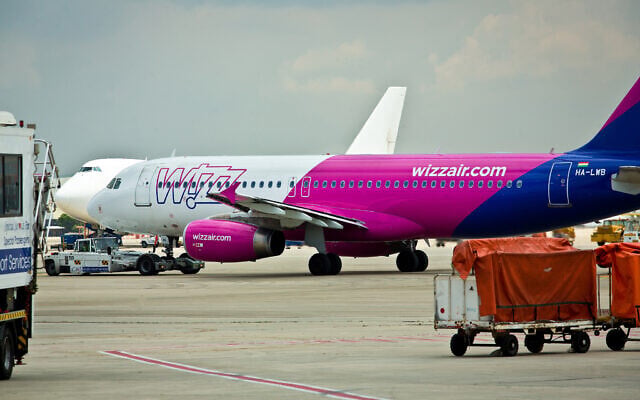 File: A Wizz Air flight at Ben Gurion International Airport. July 22, 2019 (Moshe Shai/FLASH90)
