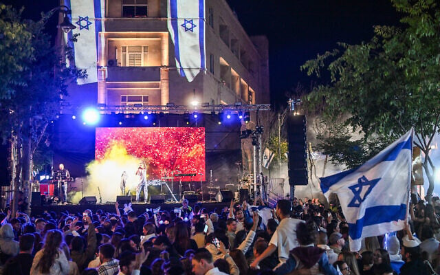 People celebrate Israel's 77th Independence Day in central Jerusalem, May 1, 2025. (Arie Leib Abrams/Flash90) People celebrate Israel's 77th Independence Day in central Jerusalem, May 1, 2025. (Arie Leib Abrams/Flash90)