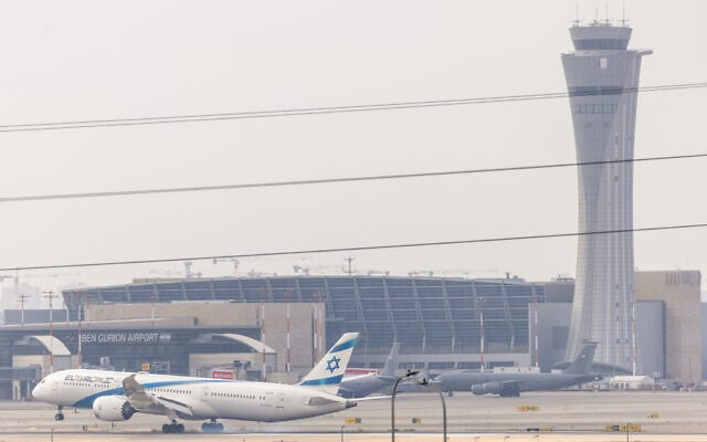 Airplanes depart from the Ben Gurion International Airport during the US-Israel war with Iran, March 16, 2026. (Yossi Aloni/Flash90)