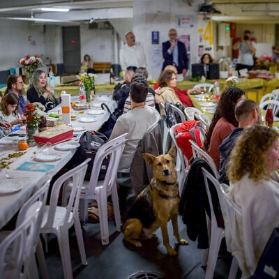 Israelis celebrate the Passover Seder in an underground central Israel parking lot used as a public shelter during the ongoing war with Iran and Hezbollah, April 1, 2026. (Flash90)