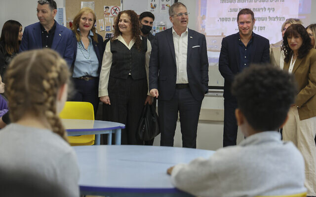 Education Minister Yoav Kisch visits a school in Rishon Lezion as children return to classes following a ceasefire with Iran, April 9, 2026. (Jonathan Shaul/Flash90) Education Minister Yoav Kisch visits a school in Rishon Lezion as children return to classes following a ceasefire with Iran, April 9, 2026. (Jonathan Shaul/Flash90)