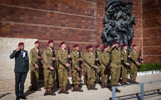 Soldiers stand guard during rehearsals ahead of a ceremony marking Holocaust Remembrance Day at Yad Vashem in Jerusalem, April 14, 2026 (Chaim Goldberg/Flash90)