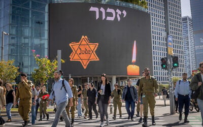 A memorial banner is displayed in Tel Aviv to mark Holocaust Remembrance Day on April 14, 2026. (Miriam Alster/Flash90)