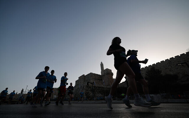 Thousands of runners take part in the annual Jerusalem marathon on April 17, 2026. (Yonatan Sindel/Flash90)