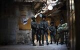 Israeli security forces guard as Jews tour in the West Bank city of Hebron, on April 25, 2026. (Wisam Hashlamoun/Flash90)