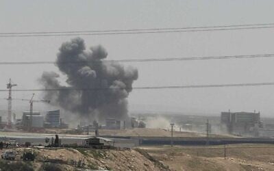 Smoke is seen over the Neot Hovav Industrial zone in southern Israel after an Iranian missile attack on April 5, 2026. (Video screenshot; used in accordance with Clause 27a of the Copyright Law)