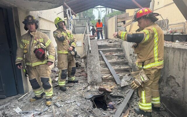 Damage caused in Rosh Haayin following an Iranian missile attack, April 1, 2026. (Fire and Rescue Service)