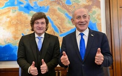 Prime Minister Benjamin Netanyahu (right) greets Argentinian President Javier Milei in Jerusalem, April 19, 2026. (Kobi Gideon/GPO)