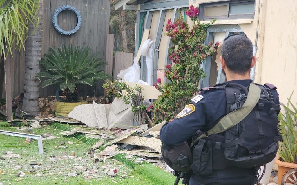 Hezbollah fires around 80 rockets at north on 1st day of Passover; 2 lightly injured