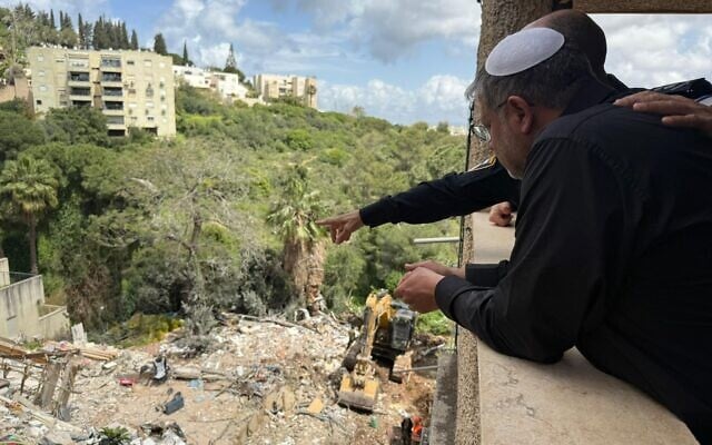 Ben Gvir at the site of a missile impact in Haifa, April 6, 2026. (Courtesy Otzma Yehudit)
