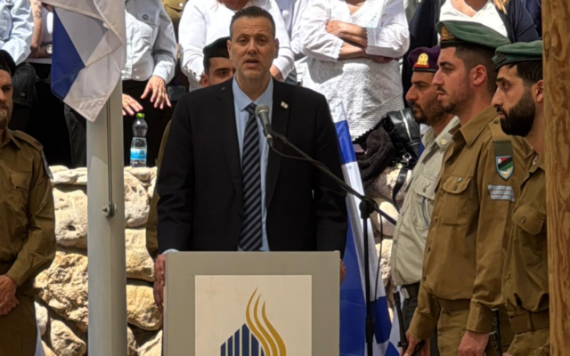 Culture Minister Miki Zohar speaks at a Memorial Day ceremony in Ofakim, April 21, 2026. (Courtesy of Miki Zohar)