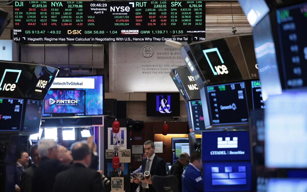 Oil prices plunge, stocks surge against backdrop of Iran ceasefire