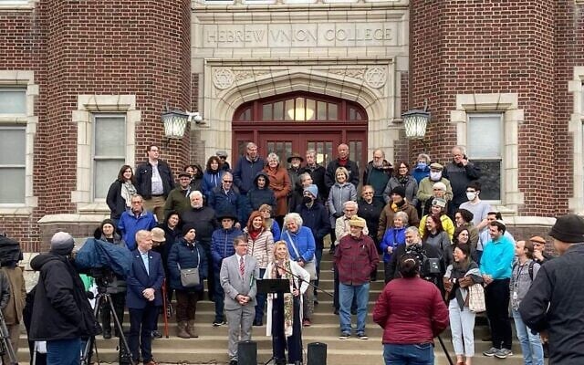 Opponents of Hebrew Union College's decision to stop ordaining rabbis at its Cincinnati campus rally in front of one of the school's buildings, April 7, 2022. (Courtesy of Lew Ebstein via JTA) Opponents of Hebrew Union College's decision to stop ordaining rabbis at its Cincinnati campus rally in front of one of the school's buildings, April 7, 2022. (Courtesy of Lew Ebstein via JTA)
