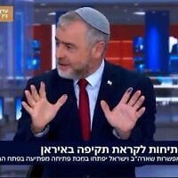 Screen capture from video of Shimon Riklin during a broadcast on Channel 14, May 18, 2026. (X)