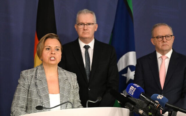 Australia's Attorney-General Michelle Rowland (L) speaks on the Royal Commission on last year's antisemitic attack where two gunmen killed 15 Jews at Australia's Bondi Beach, while Prime Minister Anthony Albanese (R) and Home Affairs Minister Tony Burke look on during a press conference in Sydney on April 30, 2026. (Saeed KHAN / AFP) Australia's Attorney-General Michelle Rowland (L) speaks on the Royal Commission on last year's antisemitic attack where two gunmen killed 15 Jews at Australia's Bondi Beach, while Prime Minister Anthony Albanese (R) and Home Affairs Minister Tony Burke look on during a press conference in Sydney on April 30, 2026. (Saeed KHAN / AFP)