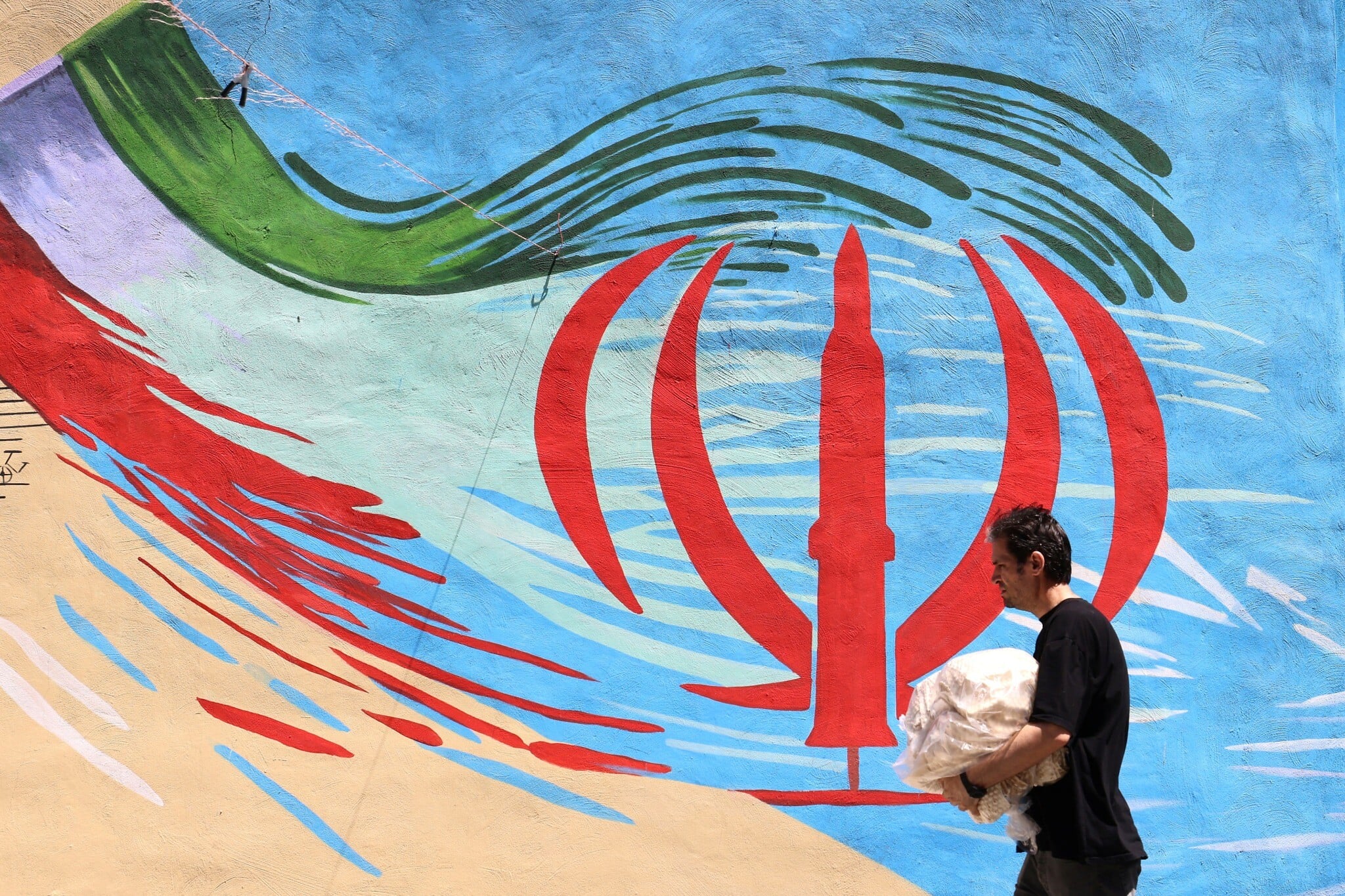 Iranian businesses said resorting to mass layoffs amid wartime economic struggles