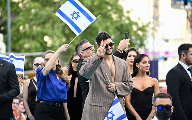 Israeli singer Noam Bettan, representing Israel with the song 'Michelle,' poses for photographers on the turquoise carpet for the opening ceremony of the Eurovision Song Contest 2026 at the City Hall Square in Vienna, Austria, on May 10, 2026. (Tobias SCHWARZ / AFP)