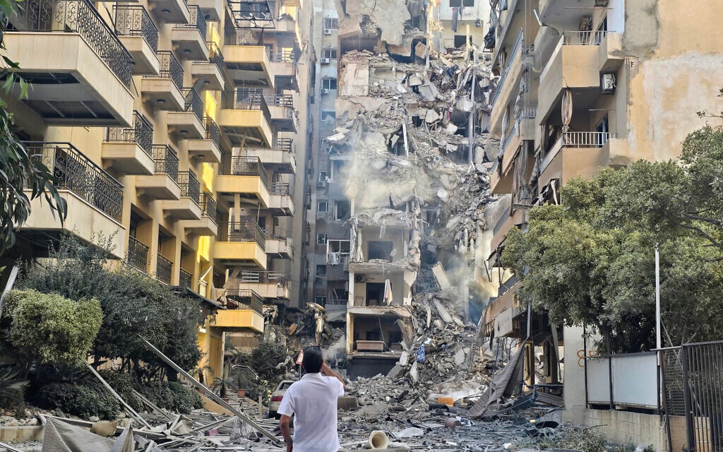 A man looks at the damages at the site of an Israeli strike in Tyre, southern Lebanon, on May 28, 2026. (KAWNAT HAJU / AFP)