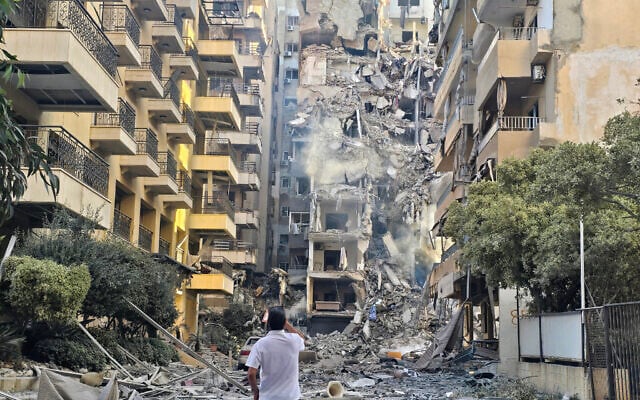 A man looks at the damages at the site of an Israeli strike in Tyre, southern Lebanon, on May 28, 2026. (KAWNAT HAJU / AFP) A man looks at the damages at the site of an Israeli strike in Tyre, southern Lebanon, on May 28, 2026. (KAWNAT HAJU / AFP)