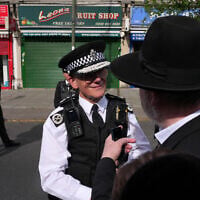 Illustrative: A British police officer speaks to a member of the public after two Jewish men were stabbed by a terrorist in the Golders Green neighborhood, which has a large Jewish community, in London, April 29, 2026.(AP/Kin Cheung)