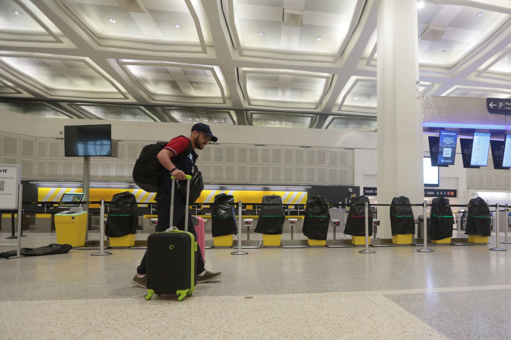 Spirit Airlines Collapses: Competitors Gain Amid Rising Fuel Costs