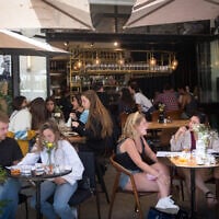 Israelis sit at a restaurant in Tel Aviv, April 4, 2021. (Miriam Alster/FLASH90)
