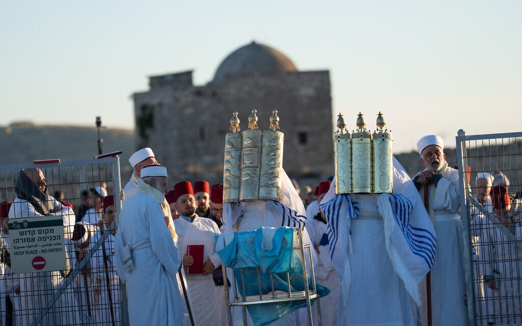 Samaritan worshipers gather in Mount Gerizim, near the West Bank city of Nablus on May 7, 2026, during celebrations of the holiday of Shavuot. (Flash90)